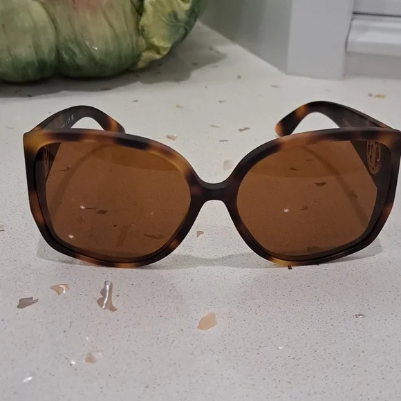 NWT Burberry sunglasses - Picture 6 of 9